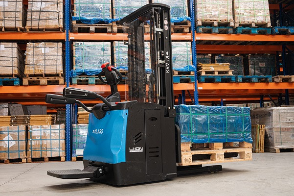 es1645 rs transpalet electric catarg triplex capacitate 1 600 kg cu2329